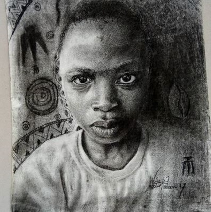 天才神童！非洲11歲小男童拿鉛筆為「法國總統畫肖像」　2小時完成「超逼真作品」驚豔全世界