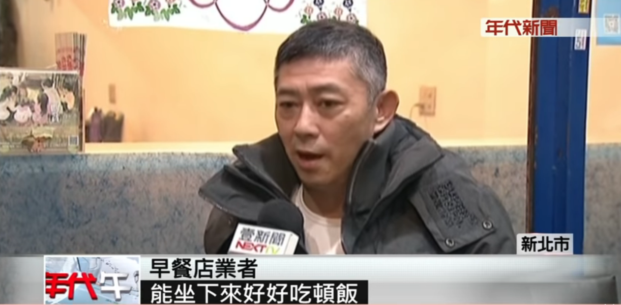 在救護車上吃東西遭投訴！ 霸氣早餐店推「警消吃到飽」民眾心疼：誰不想好好坐下來吃飯