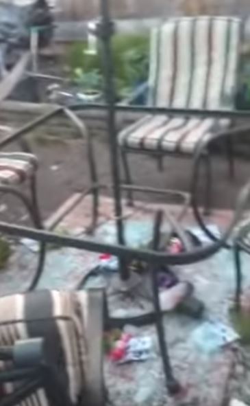 他在鄰居面前「耍帥切西瓜」！一切下去「驚人破壞力全場傻眼」500萬網友狂笑：下場好慘