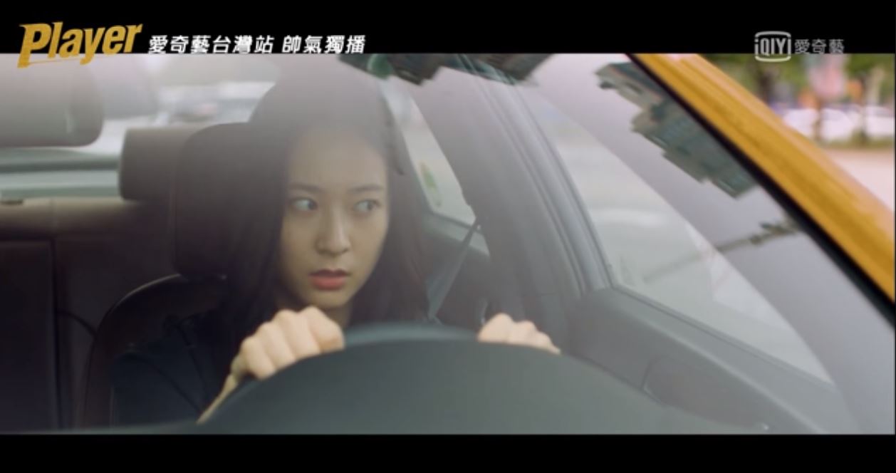 誰說女人不會開車！女車手考駕照「收斂慢慢開」　被路人嗆「恢復本性一路甩尾到他面前」帥炸