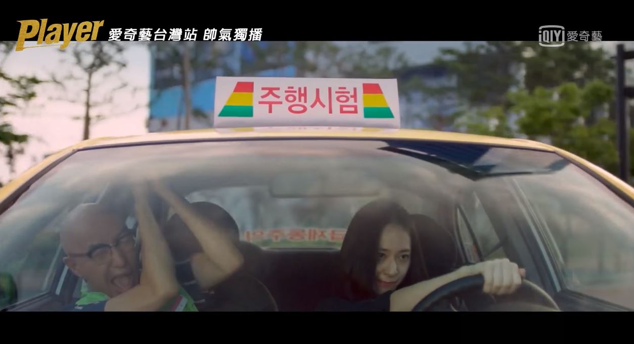 誰說女人不會開車！女車手考駕照「收斂慢慢開」　被路人嗆「恢復本性一路甩尾到他面前」帥炸