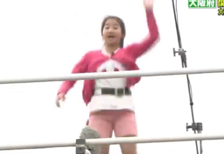 夢想成真不後悔 ！少女「在屋頂大跳最愛廣告舞」全場沸騰  圓夢影片一出萬人笑翻：下一個搞笑諧星誕生