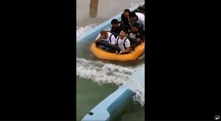 勸世好文！遊樂設施「別讓胖子坐第一排」　高速滑落「下場有夠慘」網友狂讚：療癒笑了XD