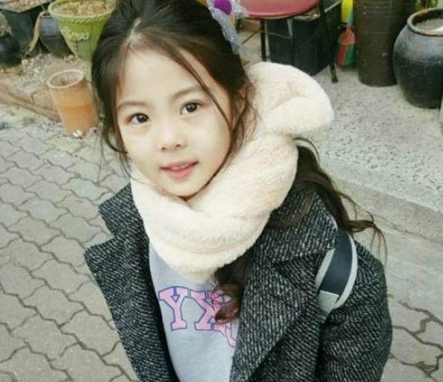 韓國小女孩因「長相太美」躥紅網路    卻被質疑「整容」！父母甩出照片後「瞬間被打臉」