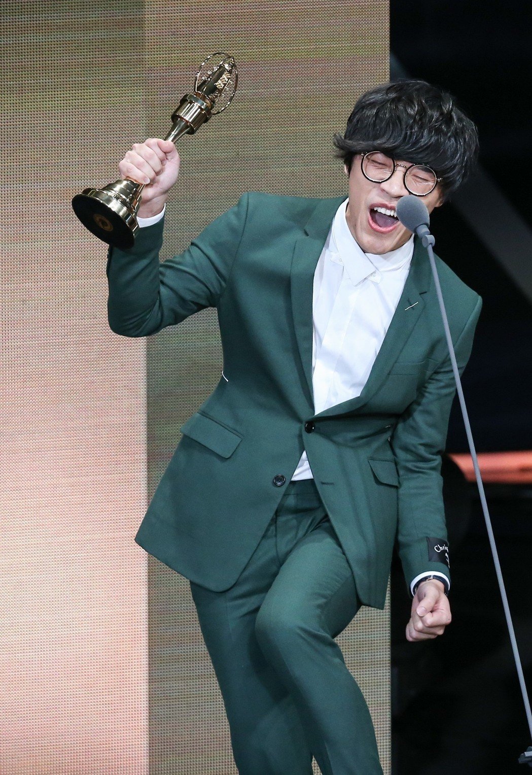 【金鐘獎】破紀錄！盧廣仲奪雙金「新演員+金鐘視帝」　簡短有力「得獎感言」現場笑翻：好振奮人心阿
