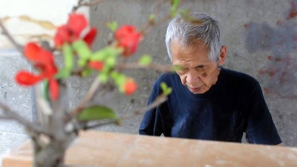 94歲國寶阿公抱病堅守「5元饅頭攤」　孫承諾接班「絕不漲價」一週後安心成仙