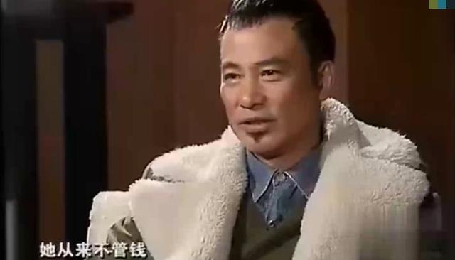 女人能簡單就是幸福！任達華是出了名的投資高手「豪宅遍地」　一句「老婆從不管錢」看出兩人婚姻觀