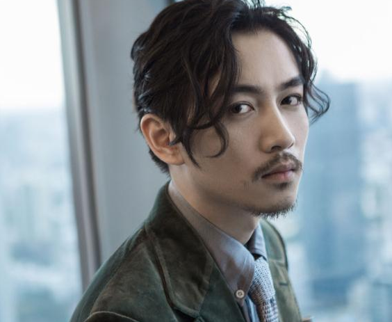 他長了一張「花心」的臉    卻把妻子寵上了天！孩子名字「正反念」   都是愛你