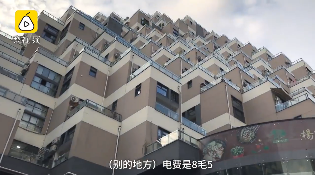 超夯「金字塔酷炫大樓」成打卡新景點！巨型樂高外觀「暗藏超多缺點」住戶抱怨：中看不中用