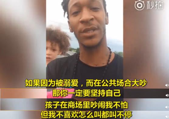 別再溺愛！女兒在商場哭鬧「爸爸讓她哭個夠」  超完美處理讓網友大力稱讚：樹立正確人生觀