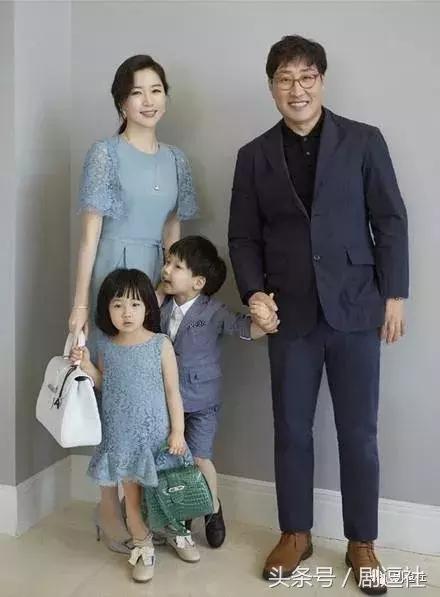 大長今李英愛「當綜藝主持人收入全捐出」 一看龍鳳胎大暖心：女神的生活太美好了