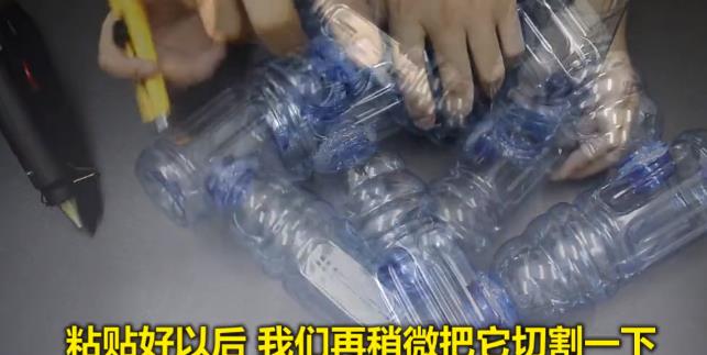 5個塑膠瓶「黏成4方形」擺放在客廳裡！客人看到就想要一個
