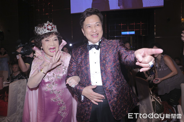 《飛龍》隔18年合體!黃維德認「不想來阿姑婚禮」故意漏接電話 硬著頭皮當花童「全歸功賈靜雯」