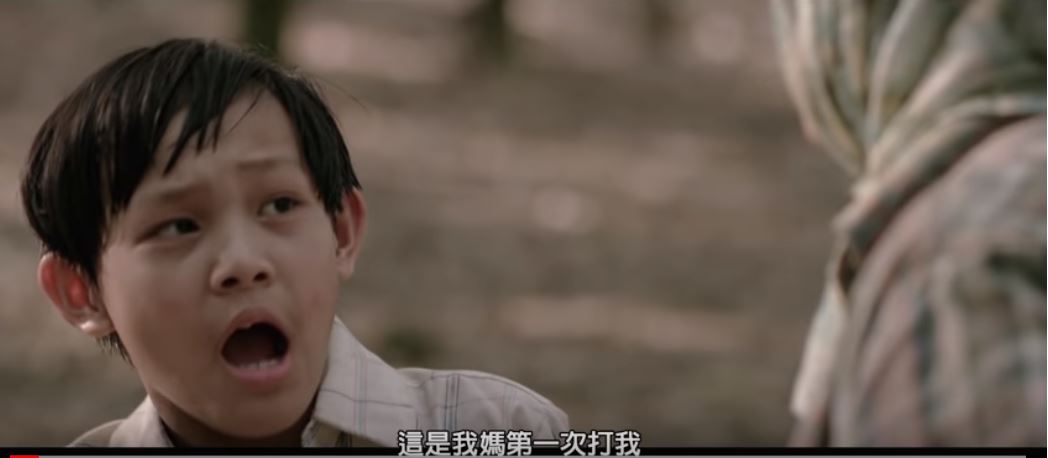 都是因為妳！他被同學笑「家裡沒錢」怪媽媽沒能力　直到眼前一幕…讓他慚愧抱住媽媽