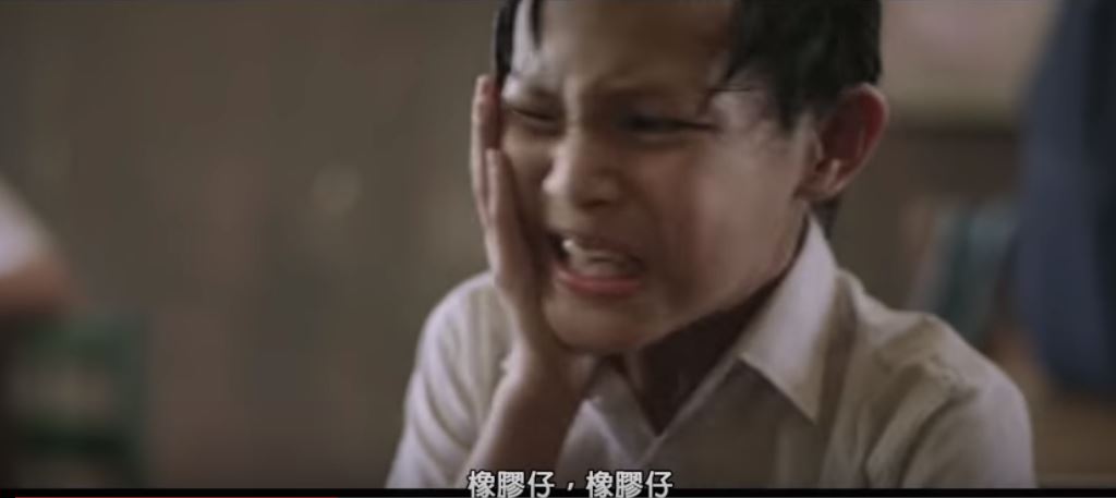 都是因為妳！他被同學笑「家裡沒錢」怪媽媽沒能力　直到眼前一幕…讓他慚愧抱住媽媽