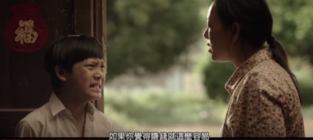 都是因為妳！他被同學笑「家裡沒錢」怪媽媽沒能力　直到眼前一幕…讓他慚愧抱住媽媽