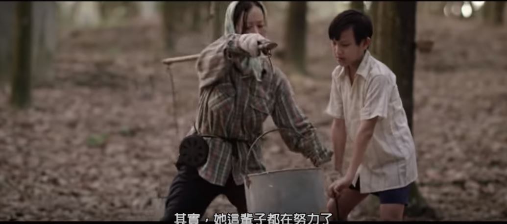 都是因為妳！他被同學笑「家裡沒錢」怪媽媽沒能力　直到眼前一幕…讓他慚愧抱住媽媽