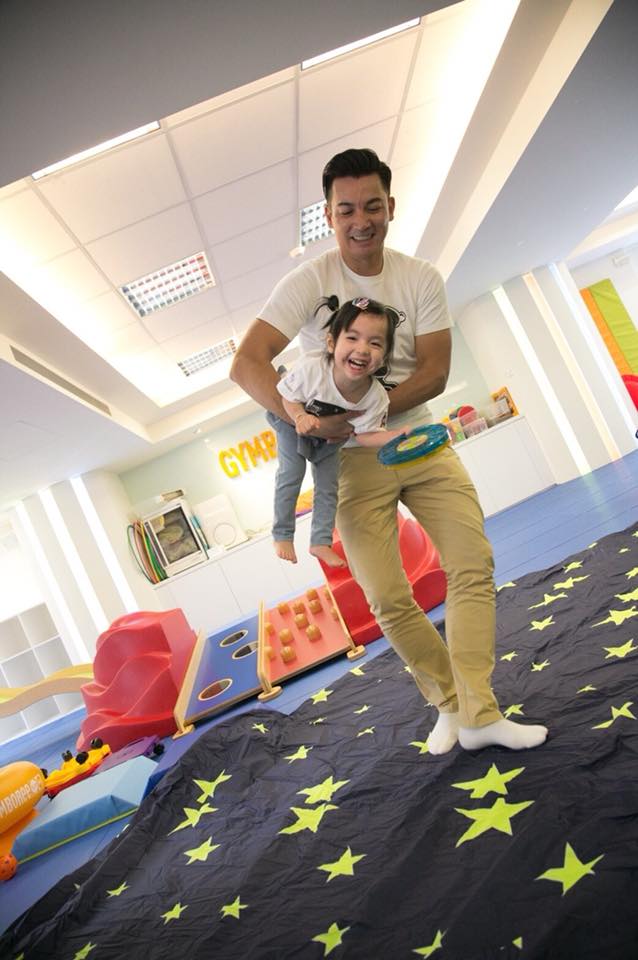 50歲伊正認「害怕婚姻」想一輩子單身　直到遇見「小16歲嫩妻」含淚告白：為了妳不再當逃兵