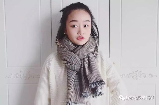 秋冬最美圍巾圍法！別再呆板不變「只會繞一圈」　簡單步驟「讓妳凍齡又優雅」