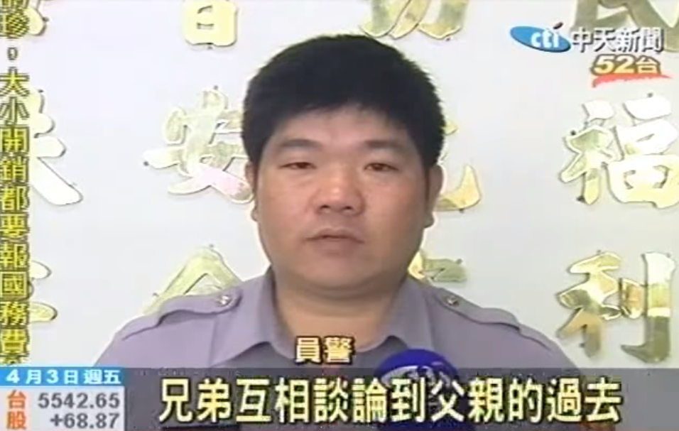 兄弟重逢抱頭痛哭!大陸遊客來台靠父親老照片尋親 一見「雙方長相」網驚:太像了