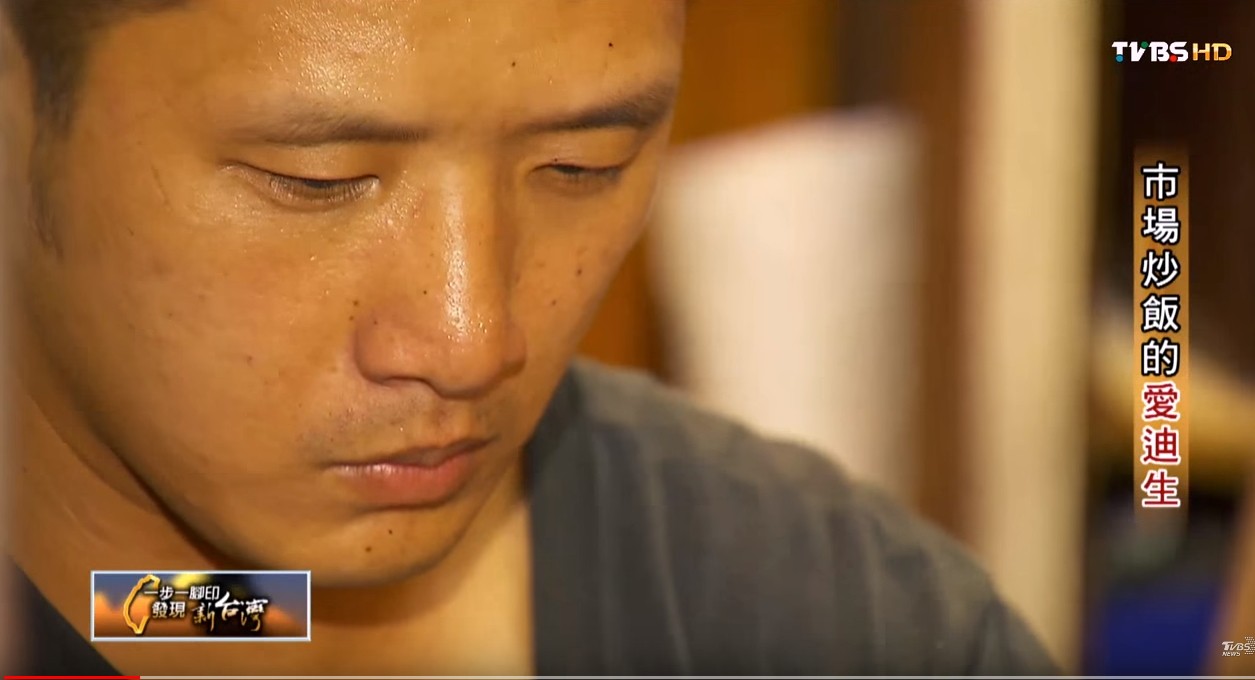 父母離異、妻子得病！窮到付不出貸款的他靠「白天賣炒飯、晚上做燈具」逆轉人生