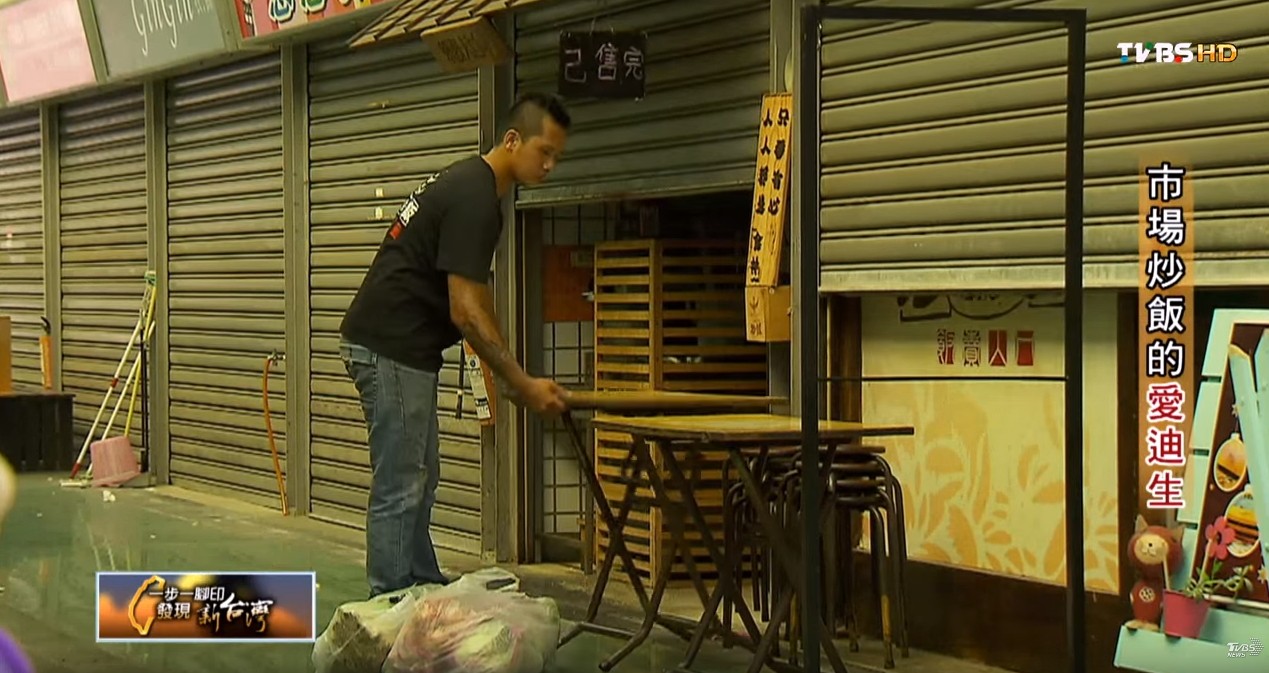 父母離異、妻子得病！窮到付不出貸款的他靠「白天賣炒飯、晚上做燈具」逆轉人生