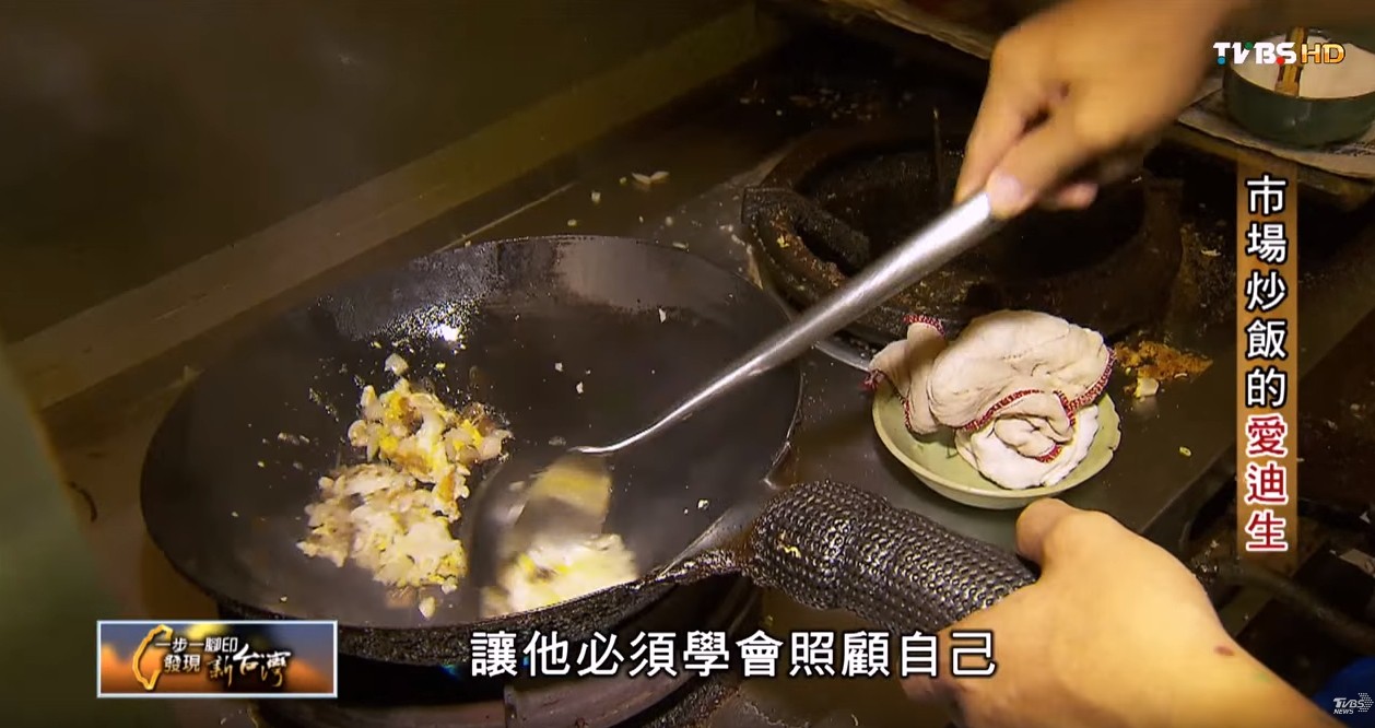 父母離異、妻子得病！窮到付不出貸款的他靠「白天賣炒飯、晚上做燈具」逆轉人生