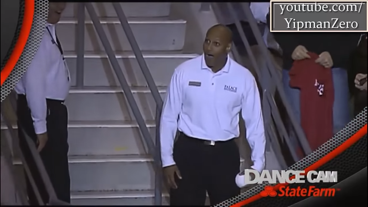 NBA警衛「被弟弟挑釁求尬舞」　一動也不動「終於受不了舞力全開」沸騰全場：高手中的高手！