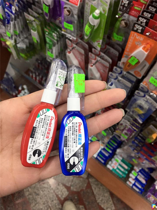 為何同款「立可白」紅色比藍色貴13塊？　文具店私透「業界不可說秘密」網友全都跌破眼鏡！