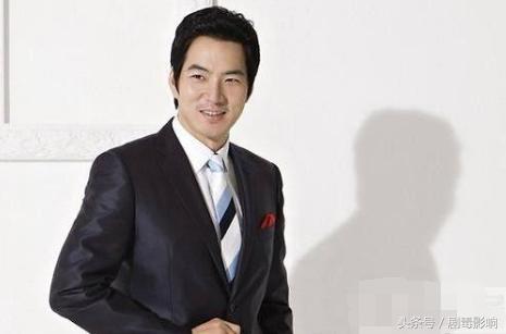 27歲出道「花了整整10年」摘得影帝　一次採訪認識法官妻子「41歲成為3胞胎爸爸」！