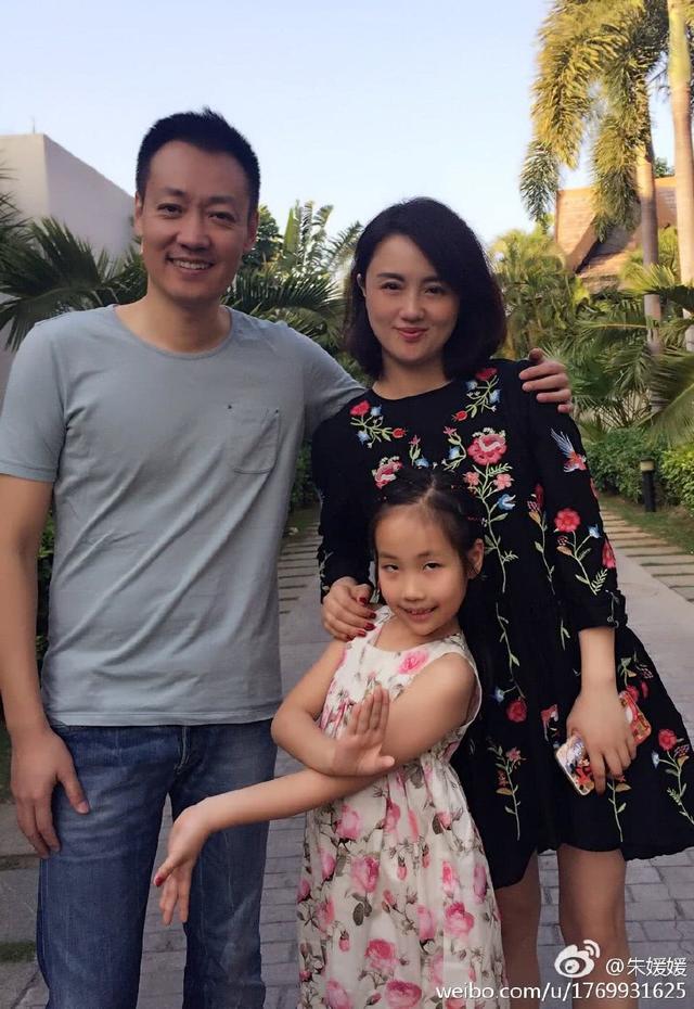 夫妻是同學！結婚8週年「帶女兒拍婚紗」好像再次熱戀　如今12年依然恩愛如初