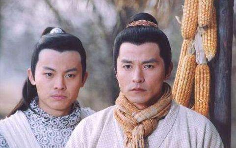 曾說不想要孩子！38歲嫁給同是演員的老公　卻在「43歲高齡產子」一家三口超甜蜜