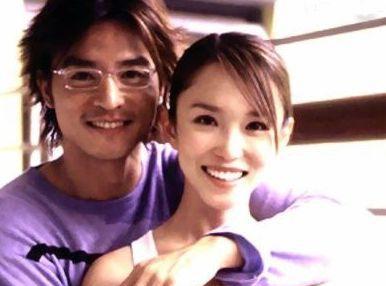 曾說不想要孩子！38歲嫁給同是演員的老公　卻在「43歲高齡產子」一家三口超甜蜜