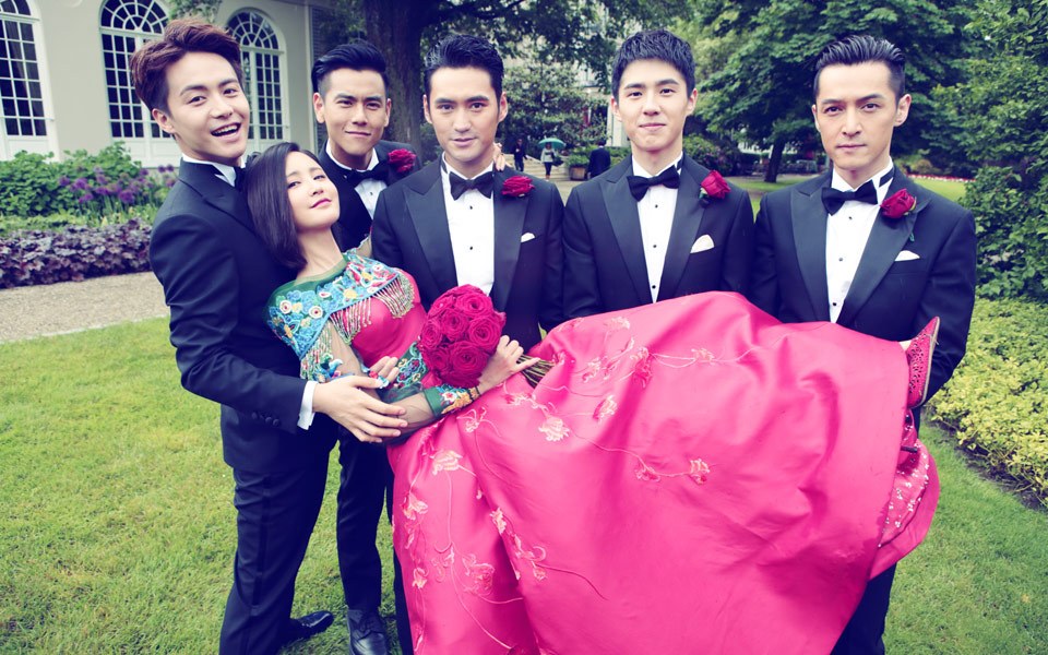 女星婚禮「史上最帥伴郎團」搶盡風采　一字排開「帥到沒天理」網友笑喊：新娘不會變心？