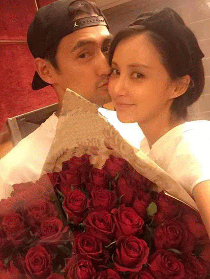 女星婚禮「史上最帥伴郎團」搶盡風采　一字排開「帥到沒天理」網友笑喊：新娘不會變心？