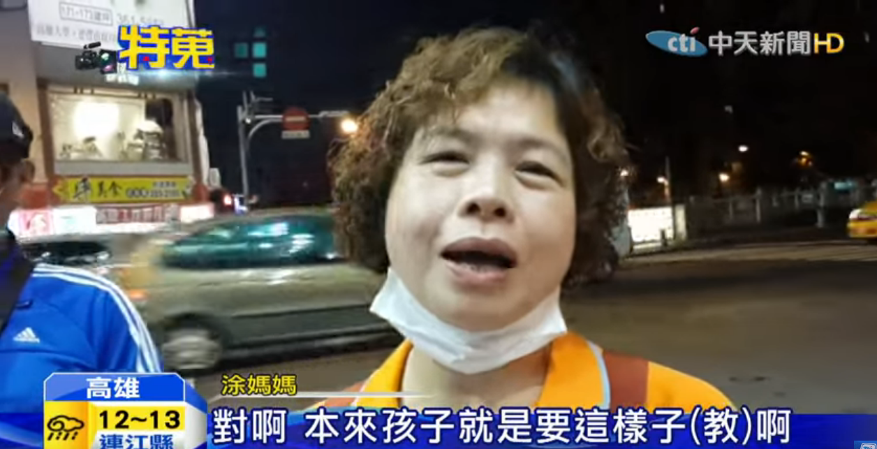 寒冬只有他伸出援手！ 自閉男孩「陪阿婆推車過馬路」 從不自認弱勢「擁超強絕技」受邀各大場合