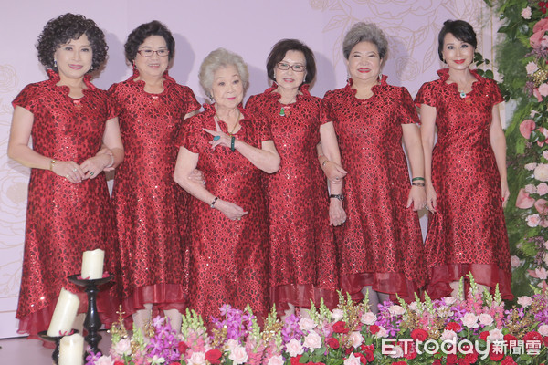 世紀婚禮最催淚！85歲素珠阿姨重情義「跛腳繞全場」 記憶力衰退卻「不忘他們」內幕惹淚崩