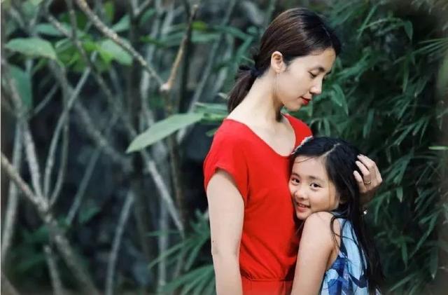 幸福就是她的樣子！婚後被老公寵到「外貌如少女」　作為妻子「20年不用洗碗煮飯」