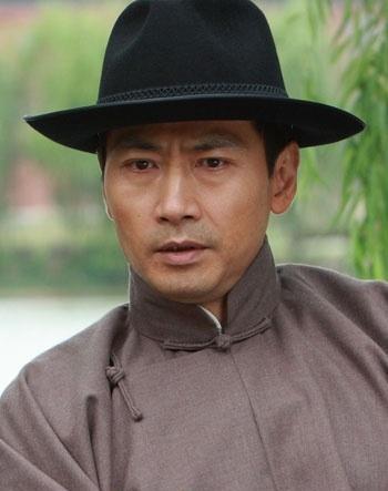 曾是鋼鐵工人「出道30年始終不紅」　妻子卻在當紅時嫁給他「如今28年相濡以沫」