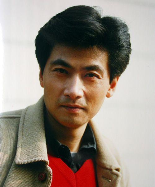 曾是鋼鐵工人「出道30年始終不紅」　妻子卻在當紅時嫁給他「如今28年相濡以沫」