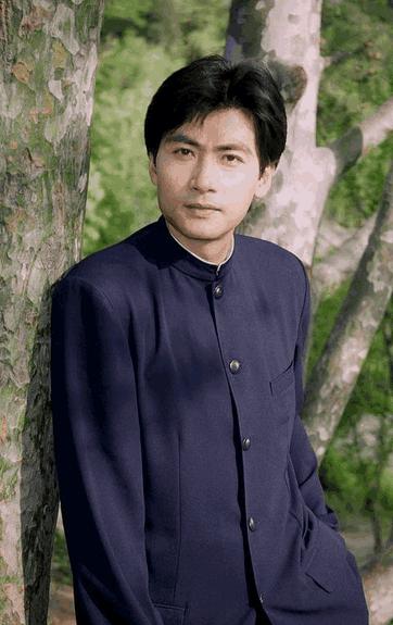 曾是鋼鐵工人「出道30年始終不紅」　妻子卻在當紅時嫁給他「如今28年相濡以沫」