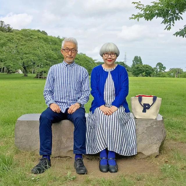 六旬夫婦相愛38年天天情侶裝！76萬粉絲大嘆最美愛情：「從青絲到白髮，一生一人」