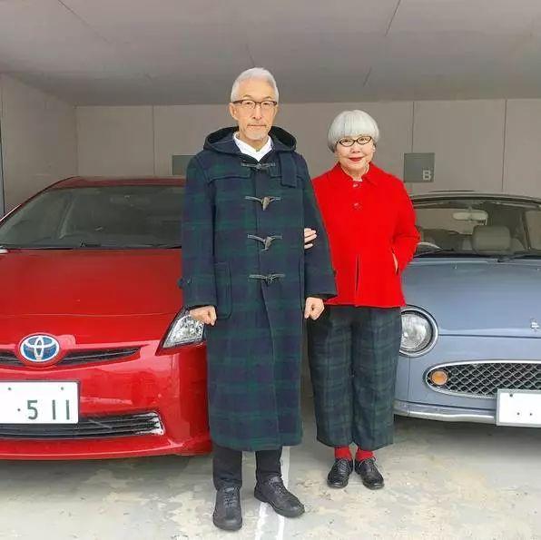 六旬夫婦相愛38年天天情侶裝！76萬粉絲大嘆最美愛情：「從青絲到白髮，一生一人」