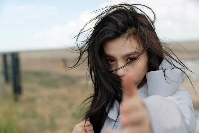 美在不完美！她是你沒見過的新一代女演員  「24歲拿下影后」素顏上節目也不怕