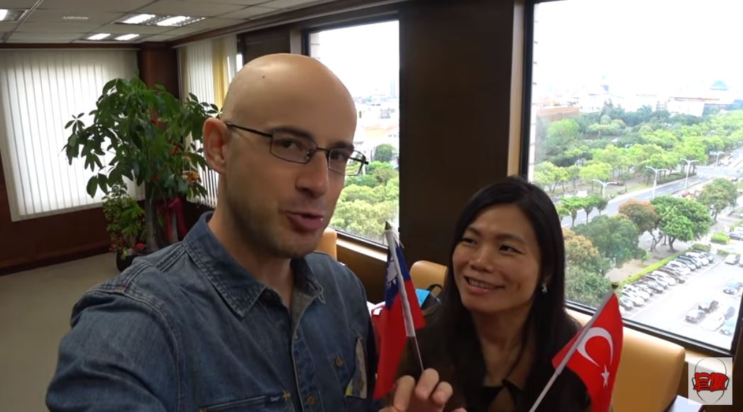 別再叫我阿斗仔！吳鳳等了12年終於拿到身分證　成為「正港台灣人」感動直呼：我可以投票了