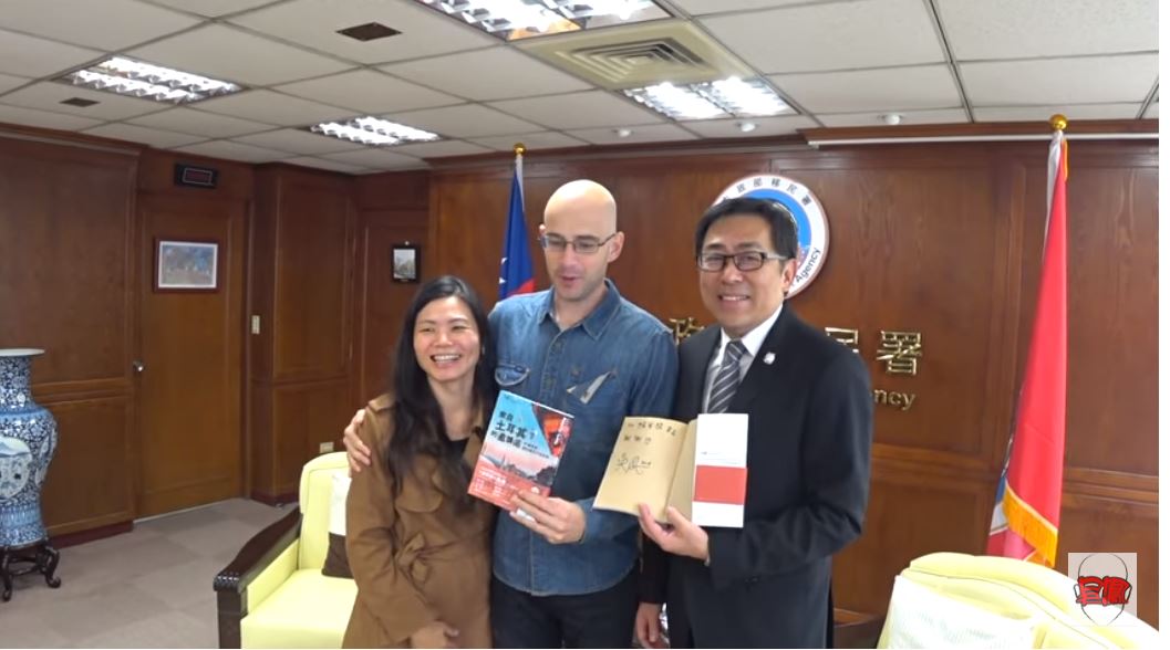 別再叫我阿斗仔！吳鳳等了12年終於拿到身分證　成為「正港台灣人」感動直呼：我可以投票了