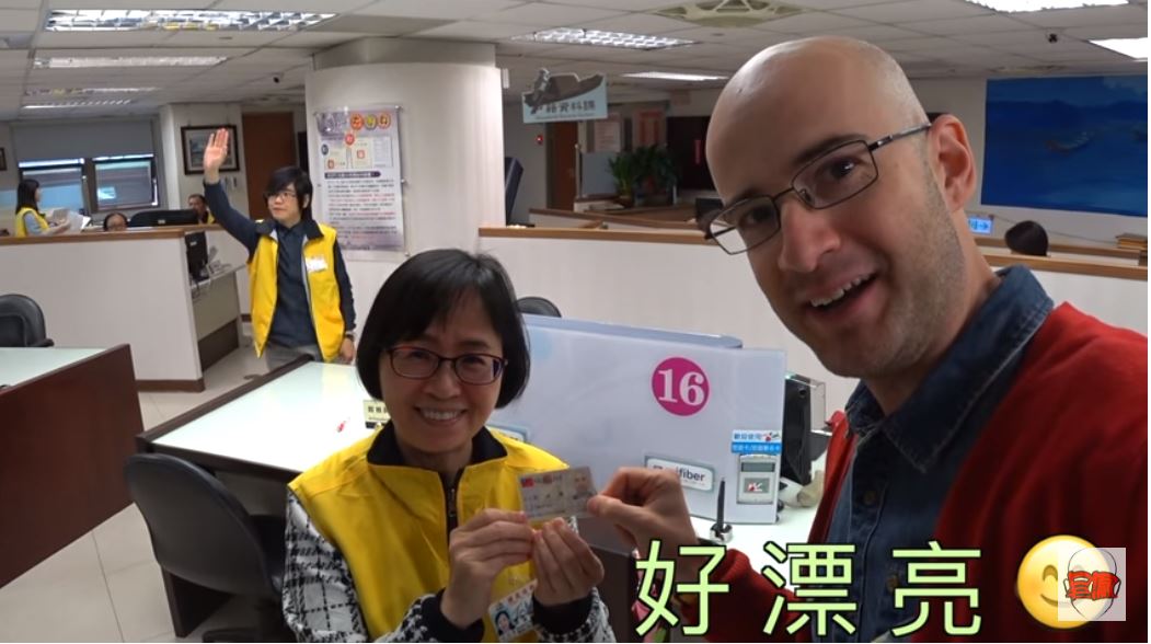 別再叫我阿斗仔！吳鳳等了12年終於拿到身分證　成為「正港台灣人」感動直呼：我可以投票了