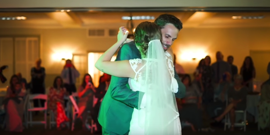 5位哥哥「代替離開3年父親」和新娘跳父女之舞　音樂一放「爸爸真的出現了」妹妹瞬間潰堤