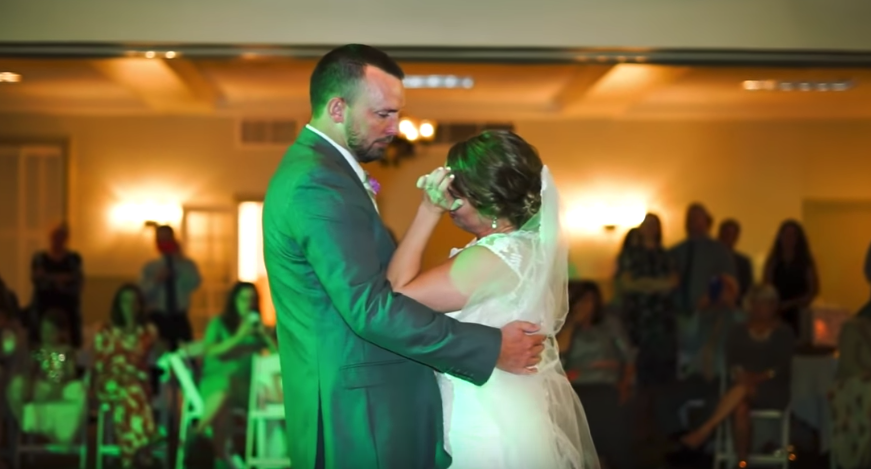 5位哥哥「代替離開3年父親」和新娘跳父女之舞　音樂一放「爸爸真的出現了」妹妹瞬間潰堤