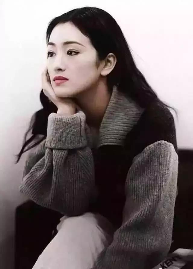 53歲鞏俐只戀愛不結婚：張藝謀不想給的，她也沒再問別人要